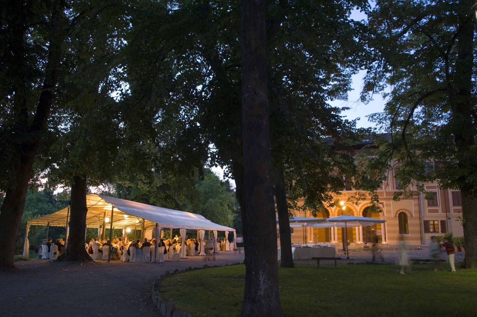 Villa Scati Bed And Breakfast Мелаццо Экстерьер фото