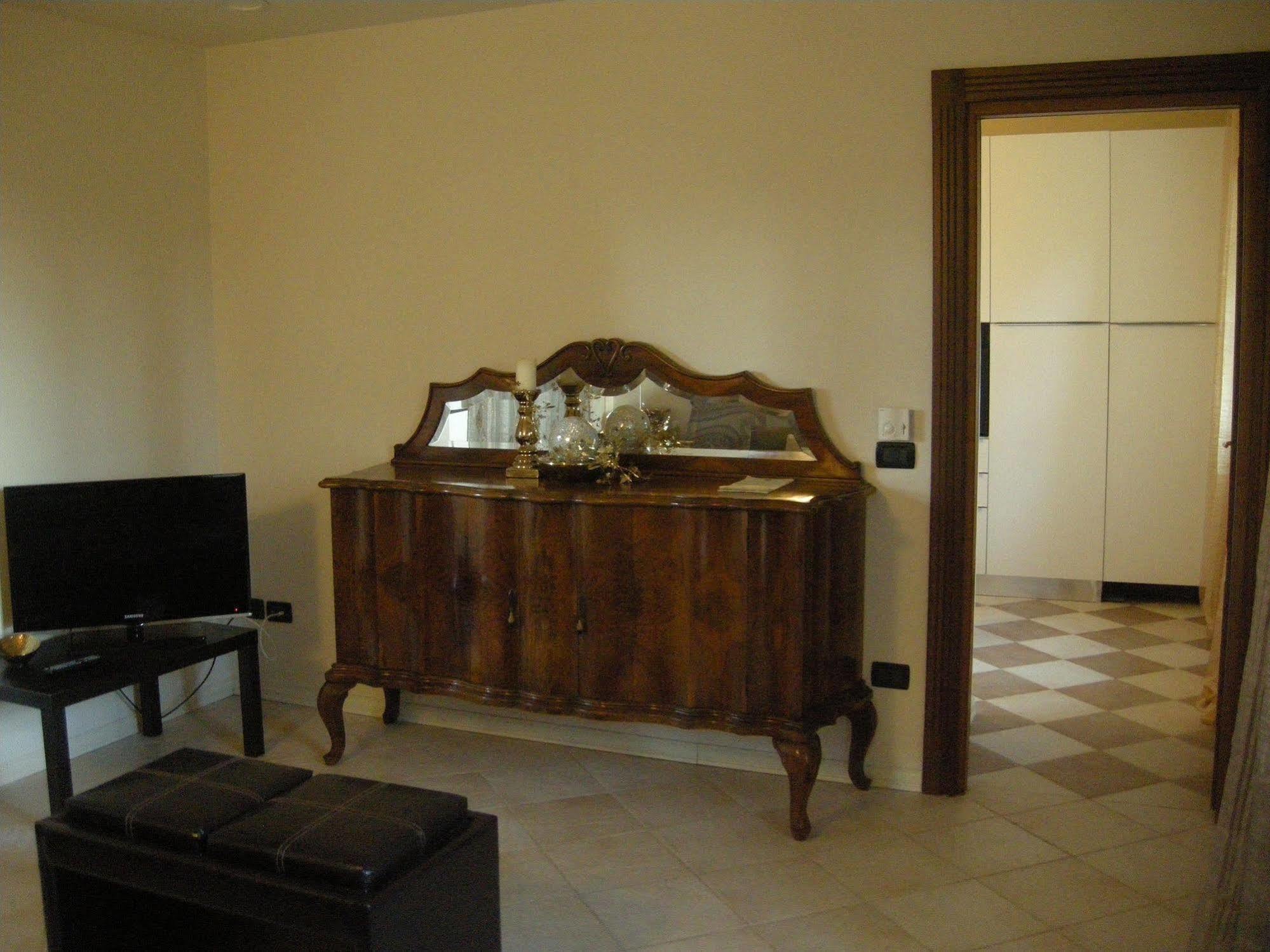 Villa Scati Bed And Breakfast Мелаццо Экстерьер фото