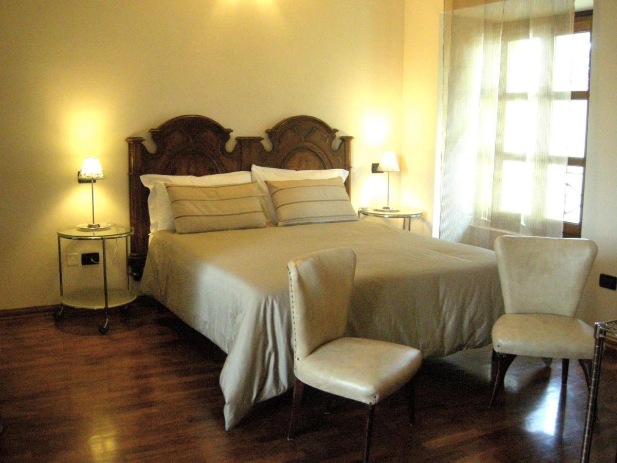 Villa Scati Bed And Breakfast Мелаццо Номер фото