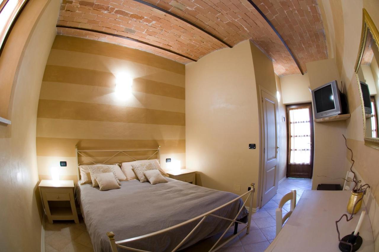 Villa Scati Bed And Breakfast Мелаццо Номер фото