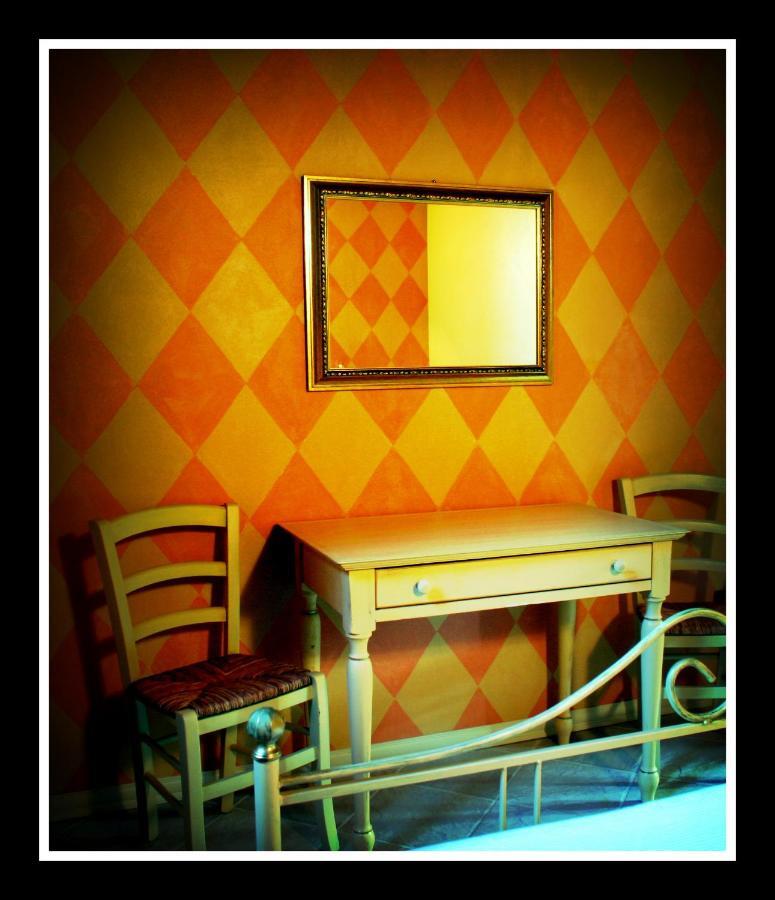 Villa Scati Bed And Breakfast Мелаццо Номер фото